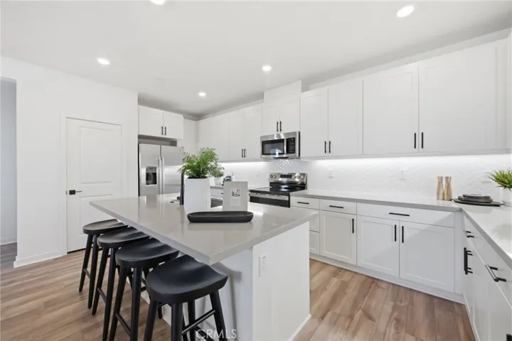 12903 Paradiso Dr 301, Eastvale, California 92880