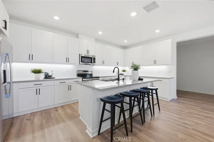 12903 Paradiso Dr 301, Eastvale, California 92880