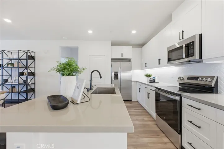 12903 Paradiso Dr 301, Eastvale, California 92880