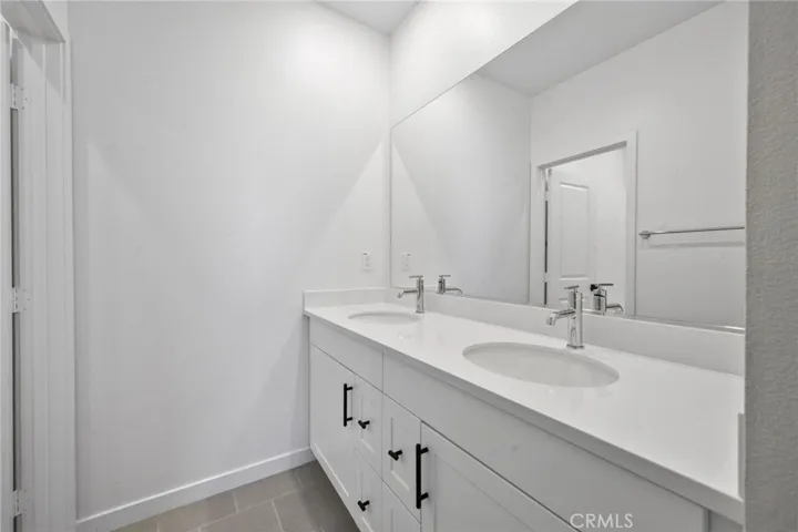 12903 Paradiso Dr 301, Eastvale, California 92880