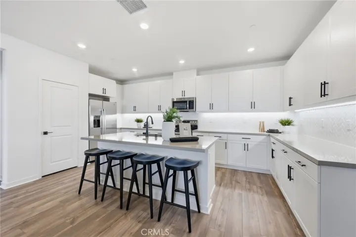 12903 Paradiso Dr 301, Eastvale, California 92880