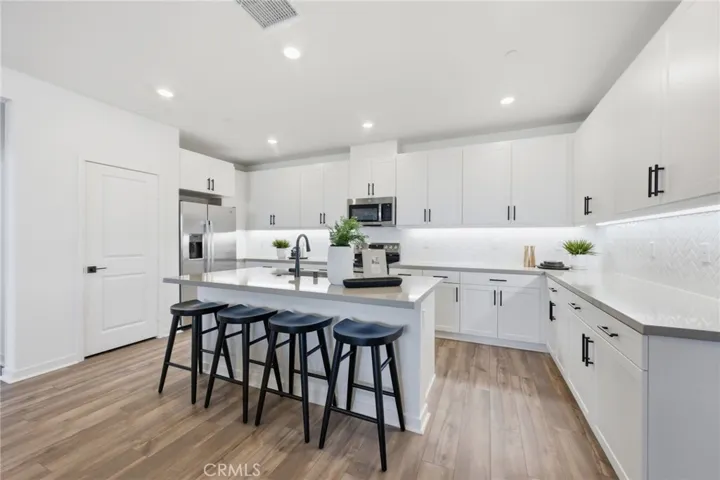 12903 Paradiso Dr 301, Eastvale, California 92880