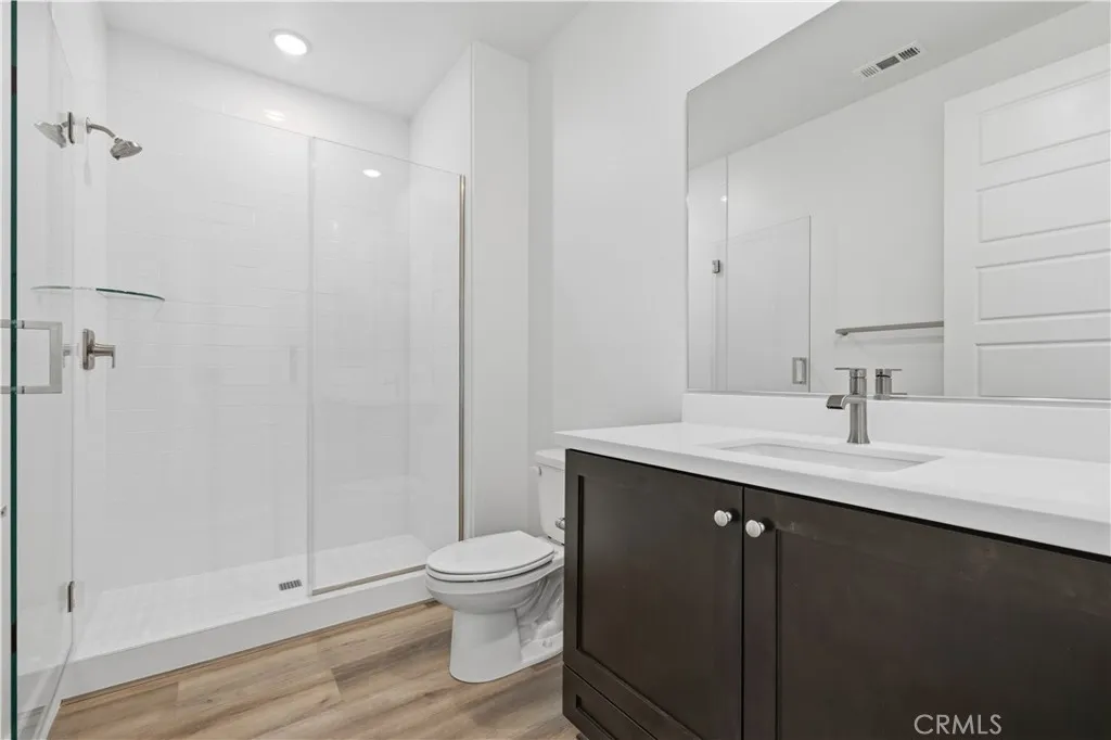 Full guest bath