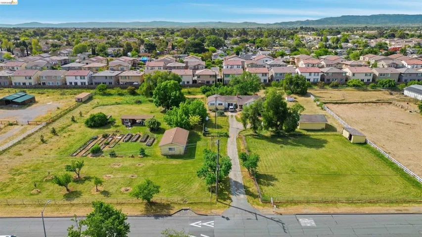 209 Honey Ln, Oakley, California 94561 — photo 5