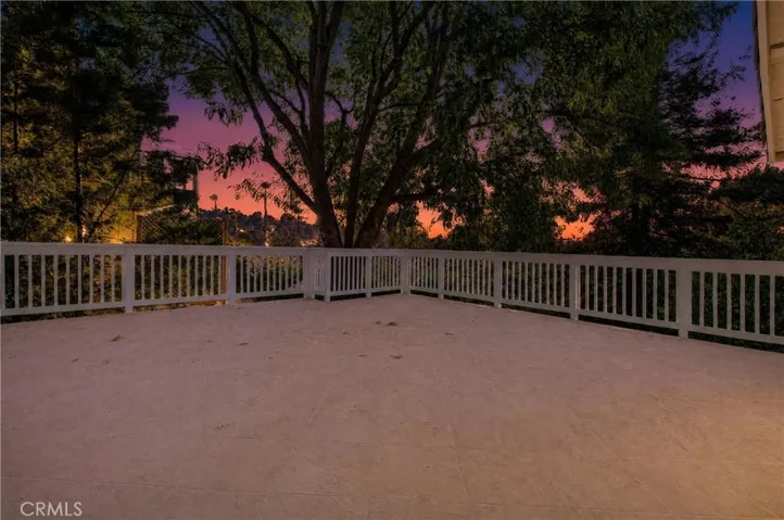 Massive 40x40 deck off dining and living room