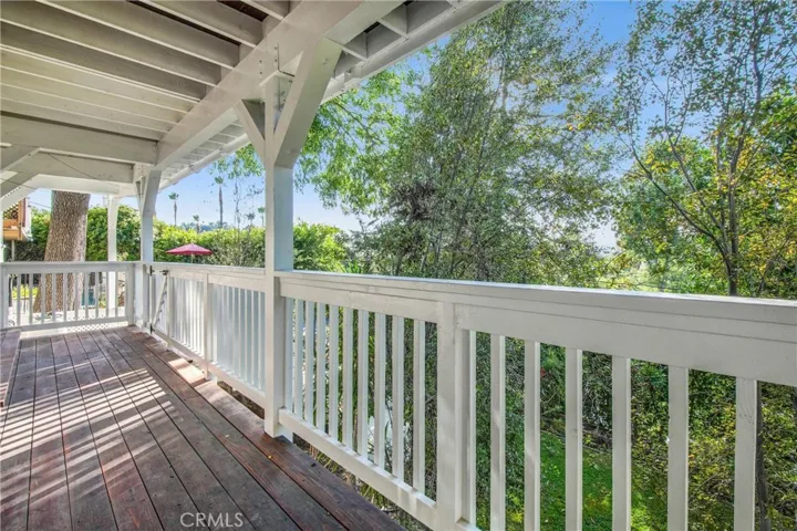 downstairs balcony to deck
