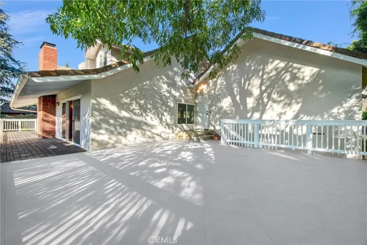 LR, dining room deck