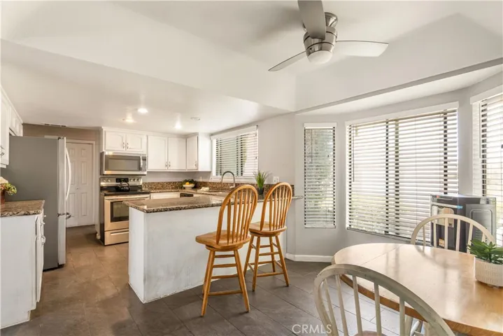 Kitchen with nook