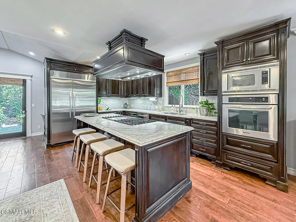 cKitchen and Dining3