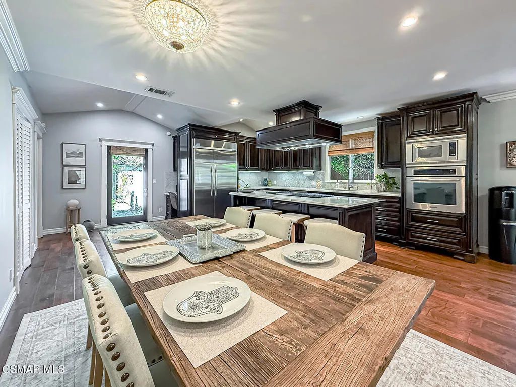 cKitchen and Dining2