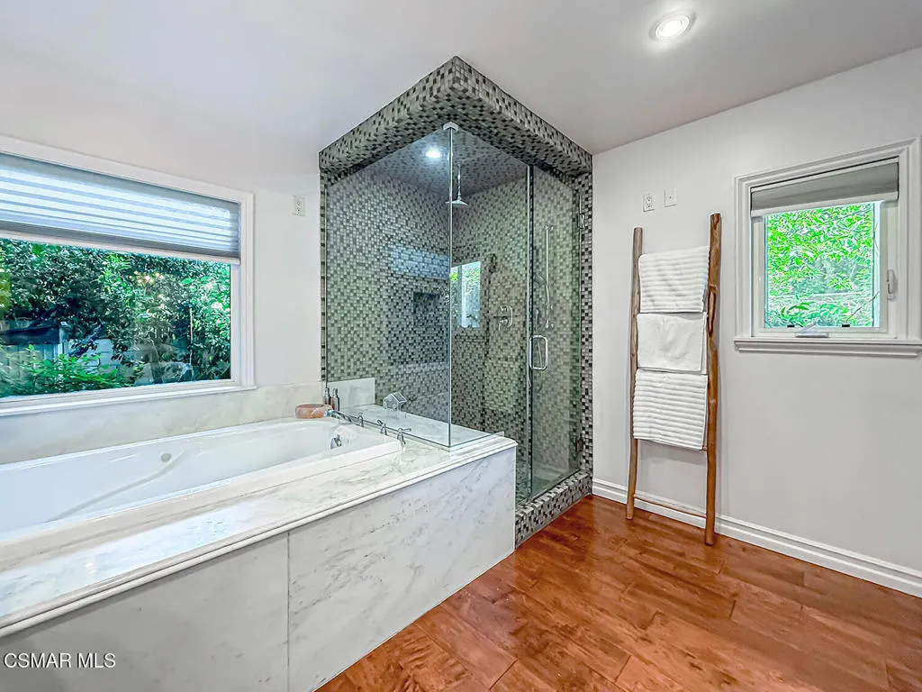 dPrimary Bedroom Suite9