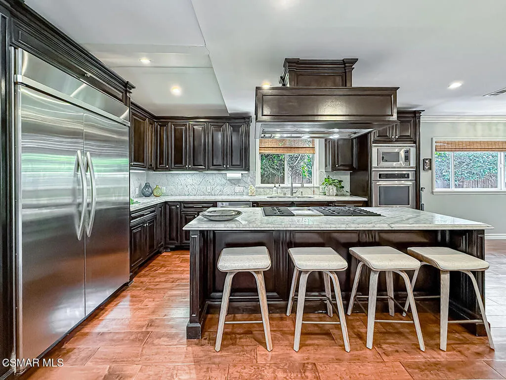 cKitchen and Dining10