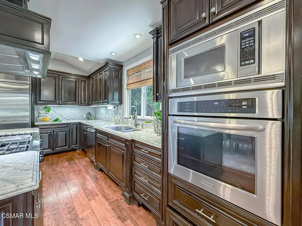 cKitchen and Dining4