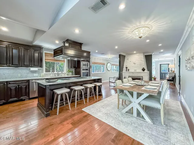cKitchen and Dining8
