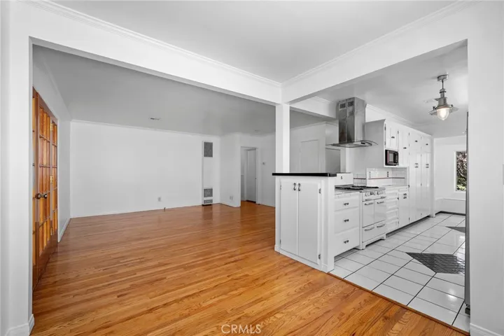 5806 Noble, Sherman Oaks, California 91411