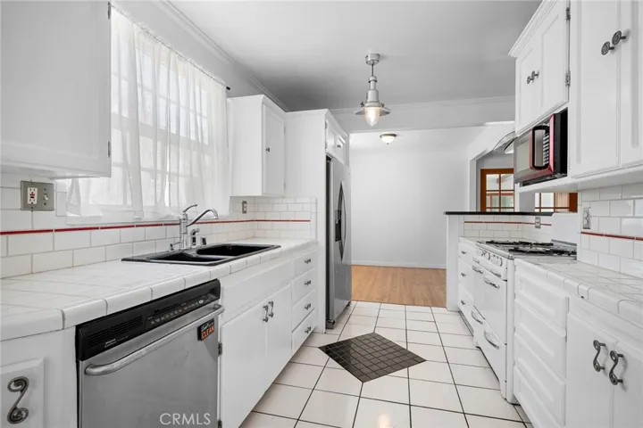 5806 Noble, Sherman Oaks, California 91411