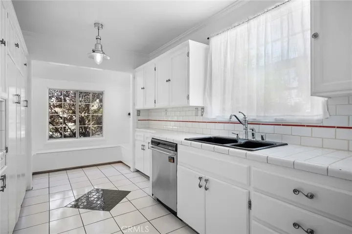 5806 Noble, Sherman Oaks, California 91411