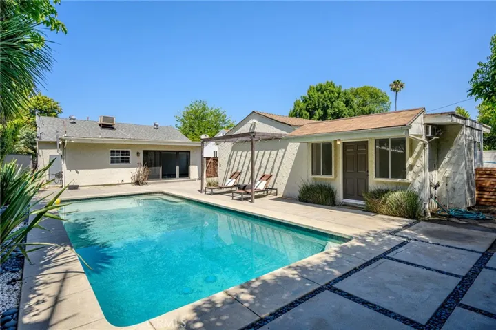5806 Noble, Sherman Oaks, California 91411
