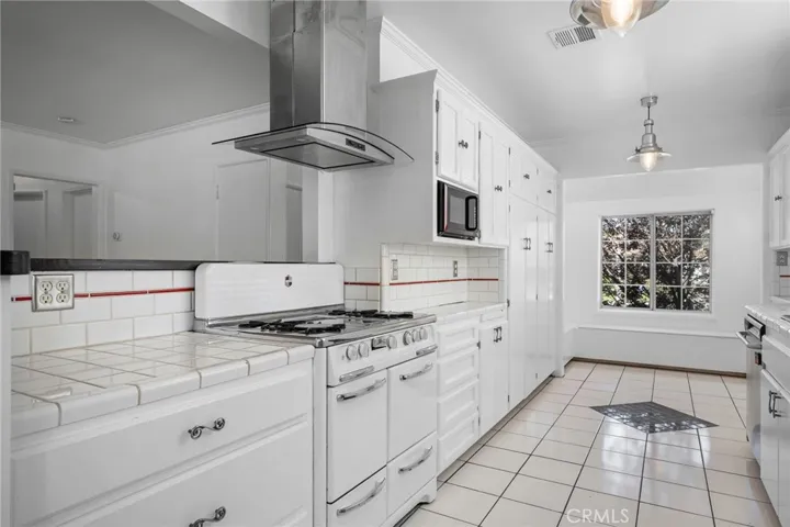 5806 Noble, Sherman Oaks, California 91411