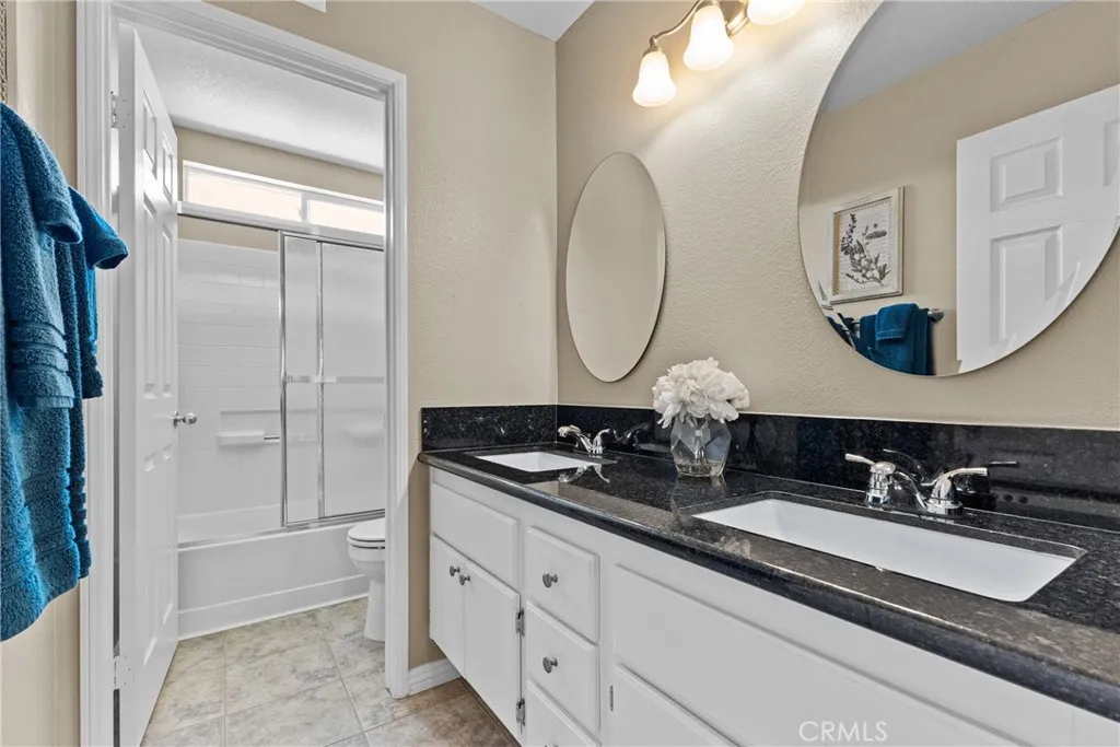Full Bathroom (Upstairs)