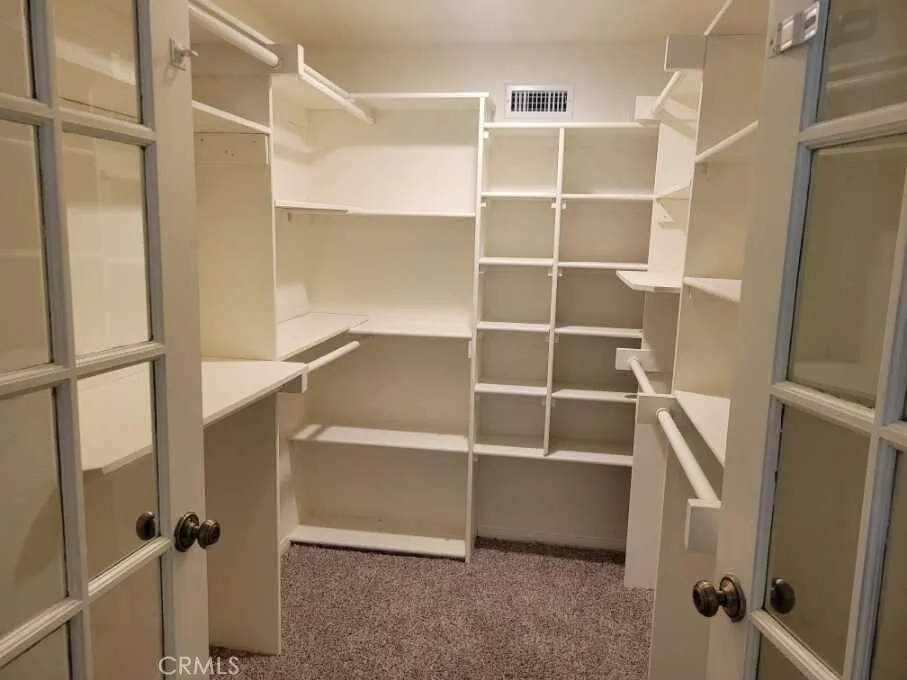 Lower walk-in closet
