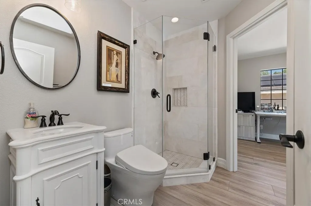 Guest and en suite bath for #4 bedroom
