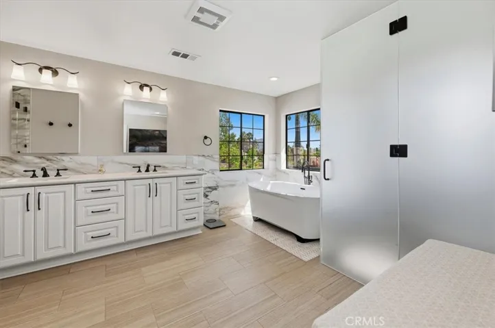 Primary bath