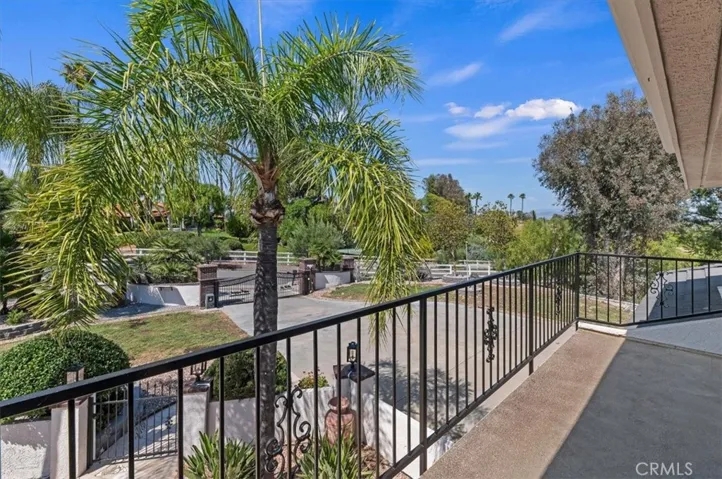 5th bedroom deck
