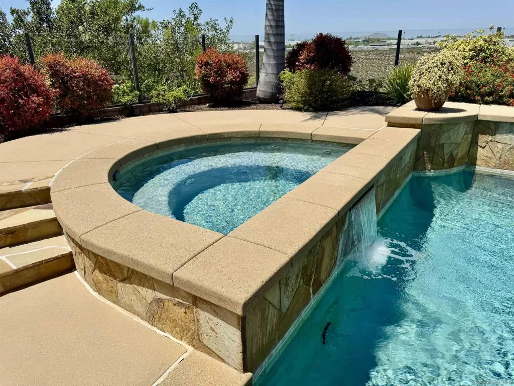 Swimming Pool/Hot Tub/Sauna