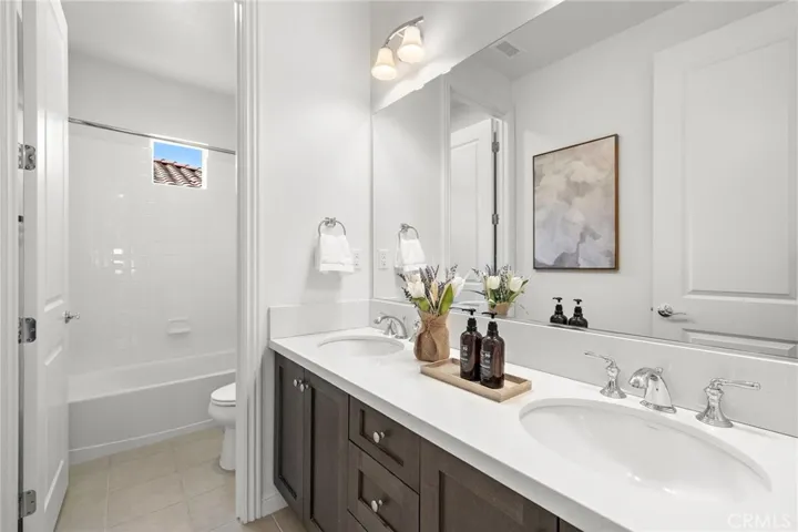 27 Heron, Lake Forest, California 92630