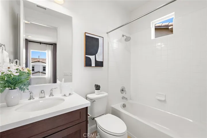27 Heron, Lake Forest, California 92630