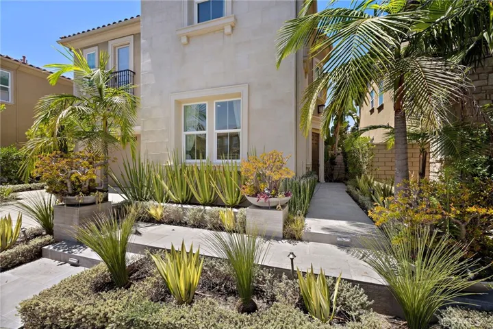 27 Heron, Lake Forest, California 92630