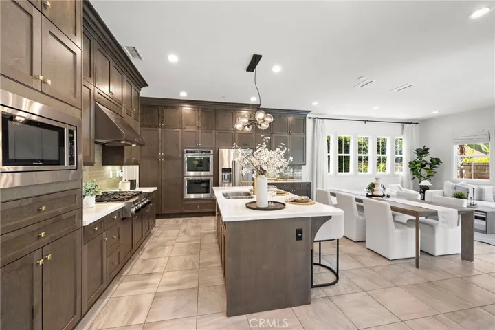 27 Heron, Lake Forest, California 92630