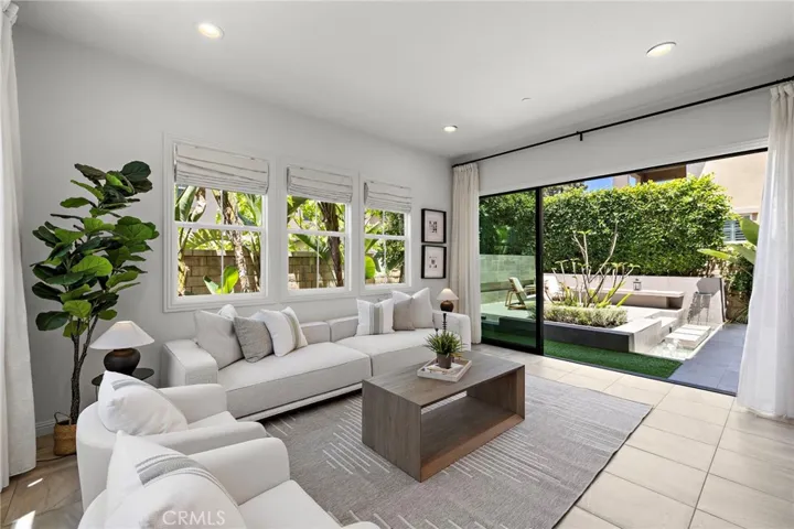 27 Heron, Lake Forest, California 92630
