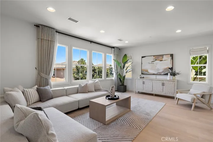 27 Heron, Lake Forest, California 92630