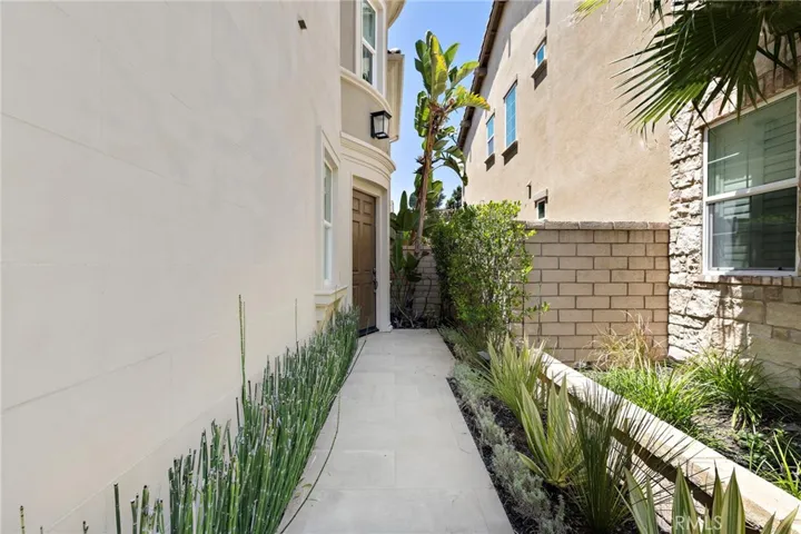 27 Heron, Lake Forest, California 92630