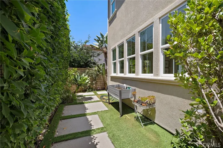 27 Heron, Lake Forest, California 92630