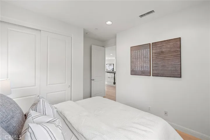 27 Heron, Lake Forest, California 92630