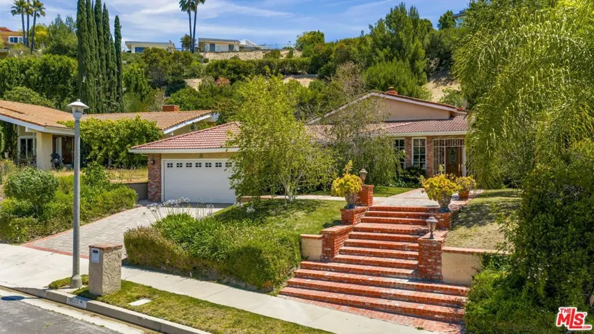18000 Medley Drive, Encino, California 91316