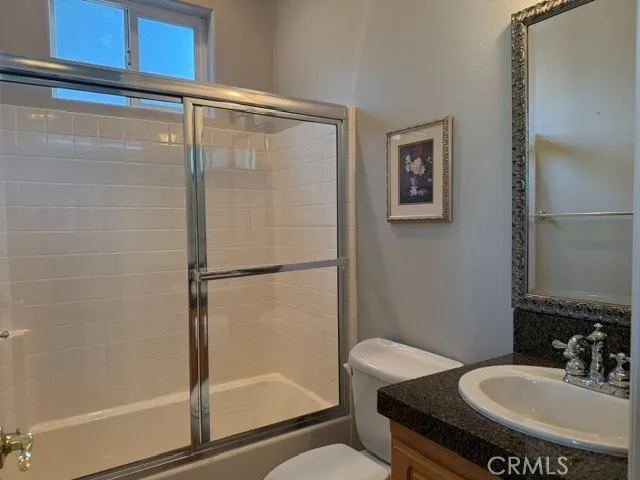 Bath in Front Right Bedroom