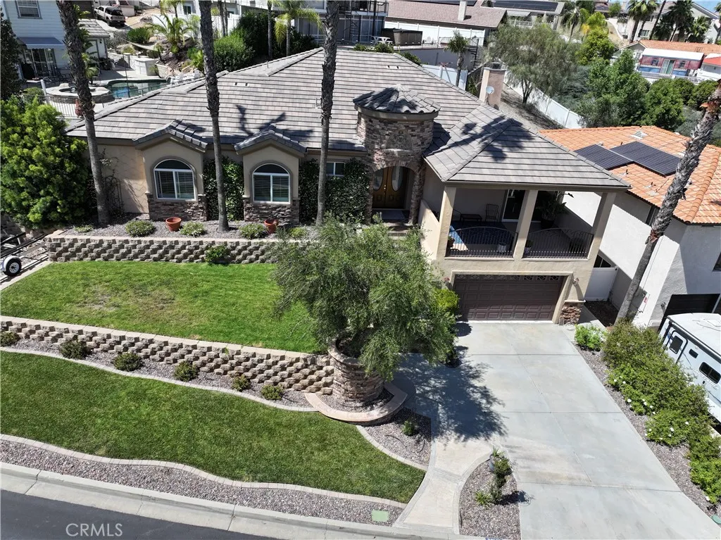 Long Driveway to 5 Car Garage