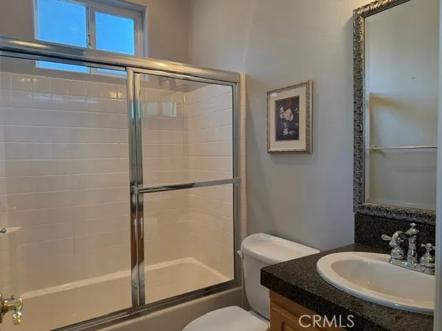 Bath in Front Right Bedroom Bath in Front Right Bedroom