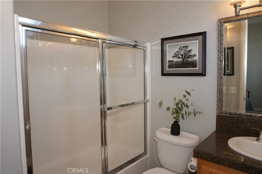 Bath in Front Left Bedroom