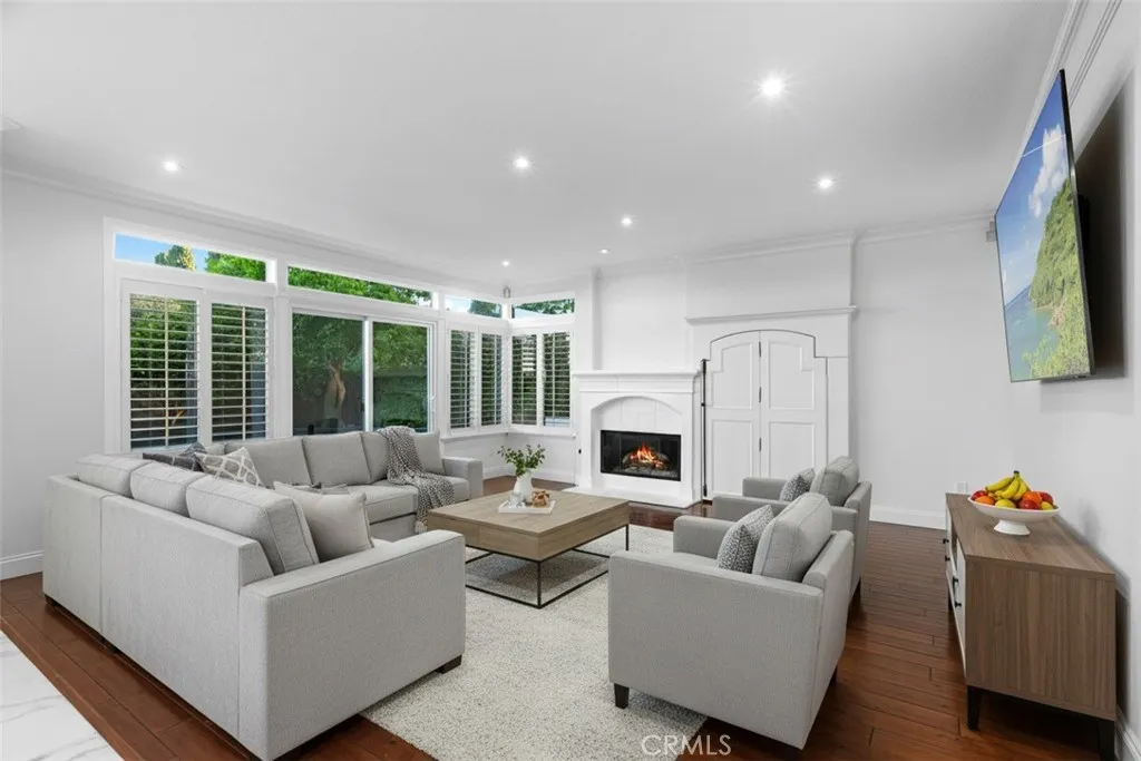 Virtually staged: Second private living room