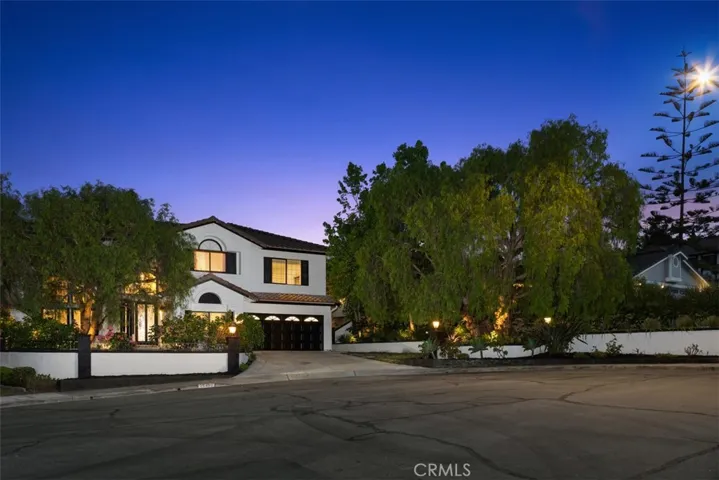 End of cul-de-sac Corner lot