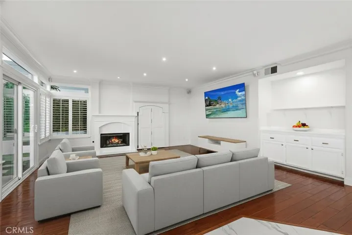 Virtually staged: Second private living room