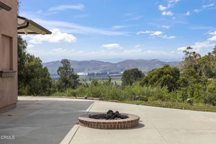 59-Courtyard with fire pit