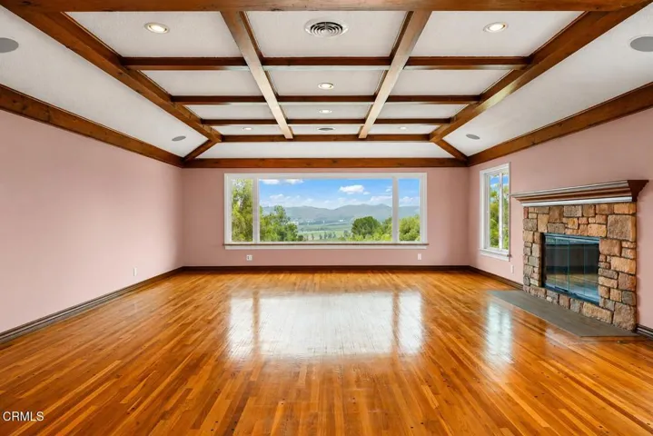 13 GRAND ROOM & VIEWS