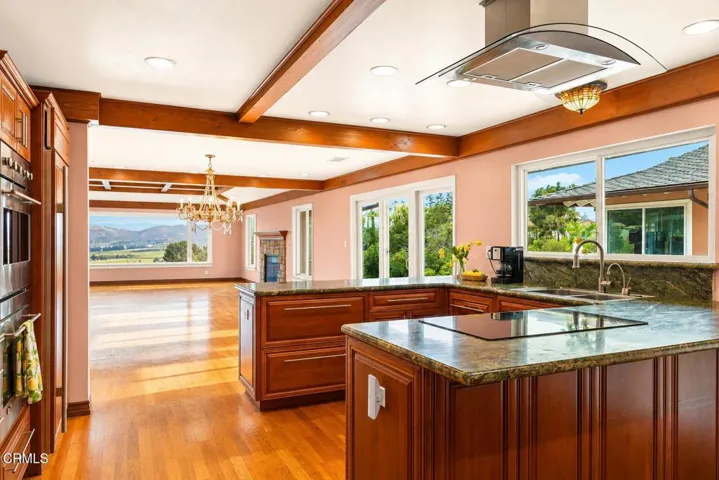24 KITCHEN