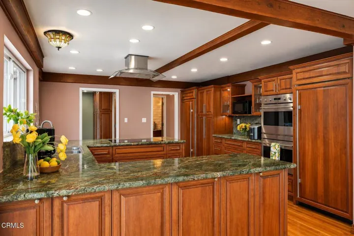21 KITCHEN